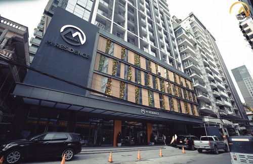 Chamkar Mon Condominio | Brand New 1 Bedroom Infinity Pool Down to 50 USD/Night in M Residence