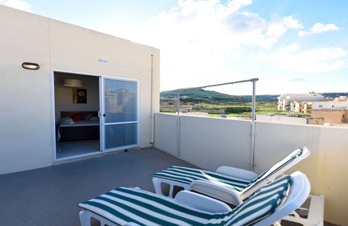 Marsalforn Apartamento | Ático a estrenar de 1 dormitorio junto al mar