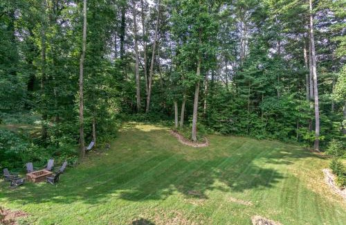 Asheville Casa | BRAND NEW 10 Min to Downtown and Private HOT TUB and Arcade