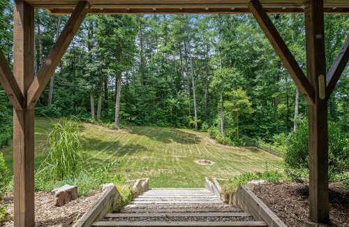Asheville Casa | BRAND NEW 10 Min to Downtown and Private HOT TUB and Arcade