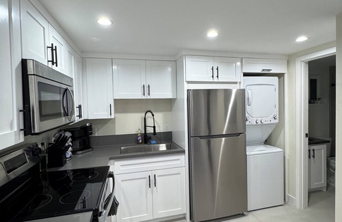 Winnetka Casa | Brand New 1BR Home Perfect location