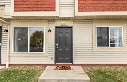 Roseville Apartamento | Brand New! 1BR Lower Flat near Downtown Roseville