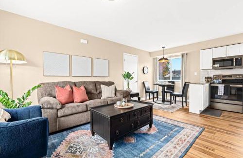 Roseville Apartamento | Brand New! 1BR Lower Flat near Downtown Roseville