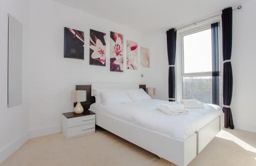 Coldharbour Apartamento | Brand New 2 Bedroom 2 Bath Flat at Brixton Station and O2 for Max 7 Guests