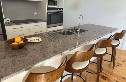 Glenmaggie Casa | Brand new 2 bedroom 2 bathroom waterfront house on the shore of Lake Glenmaggie
