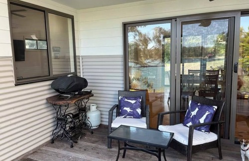 Glenmaggie Casa | Brand new 2 bedroom 2 bathroom waterfront house on the shore of Lake Glenmaggie