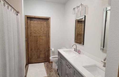 Mahto Cabina | Brand New 2-bedroom getaway cabin located a half mile from Mobridge