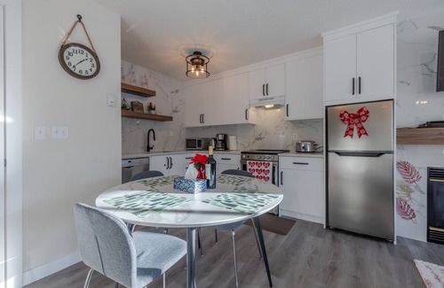 Harvie Heights Casa | Brand New 2 BR Mountain View