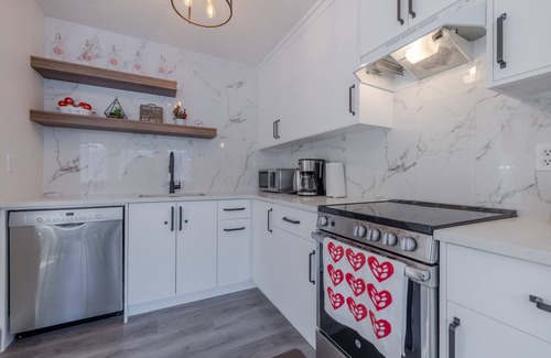 Harvie Heights Casa | Brand New 2 BR Mountain View
