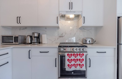 Harvie Heights Casa | Brand New 2 BR Mountain View
