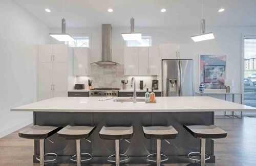 Eighth Avenue Casa | Brand New / 2 Miles to Broadway!