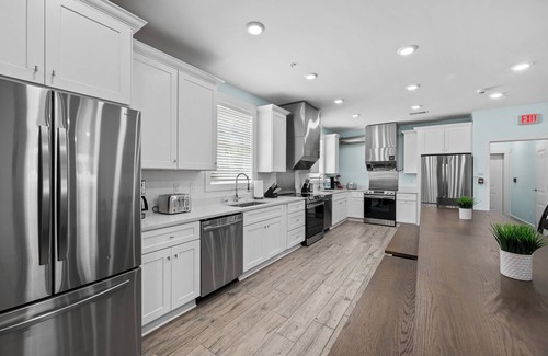 Myrtle Beach Casa | Brand New 20beds/19baths near MB Attractions/Airport/Pool 350ft to beach