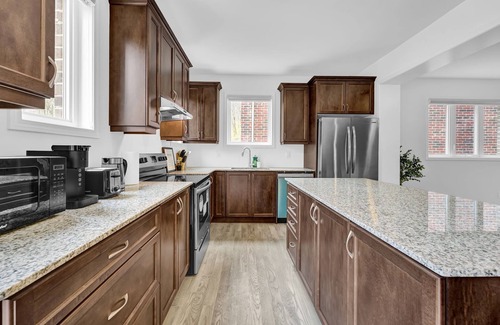 Kitchener Casa | Brand New 2Storey+Ping Pong+65" TV