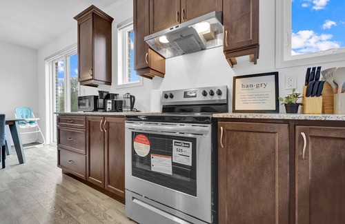 Kitchener Casa | Brand New 2Storey+Ping Pong+65" TV