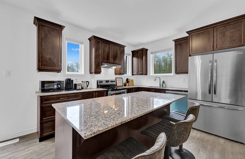 Kitchener Casa | Brand New 2Storey+Ping Pong+65" TV