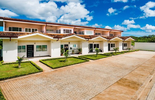 Villarreal Casa | Brand New 3 Bd Townhome - Resort Style Pool -10 min to Tamarindo Beach