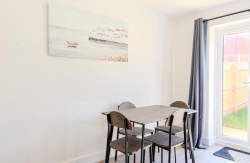 West Bromwich Apartamento | Brand New 3 BEDROOM HOUSE WITH GARDEN AND FREE PARKING