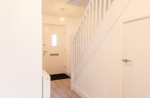 West Bromwich Apartamento | Brand New 3 BEDROOM HOUSE WITH GARDEN AND FREE PARKING
