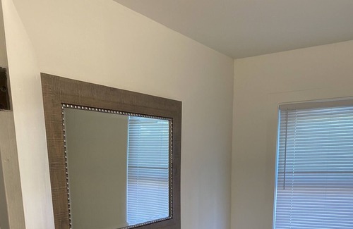Elmhurst Casa | BRAND NEW 3 min DOWNTOWN 6 bed 2 bath