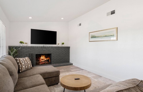 Carmichael Casa | Brand New 3BD/2BA Near the River Perfect Getaway!