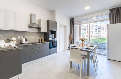 Qawra Apartamento | Brand New 3Bdr 2 Bth Apartment with Terrace C Bugibba