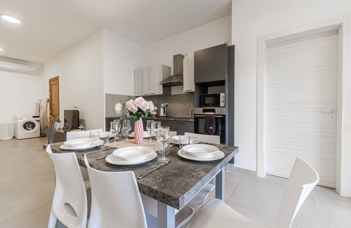 Qawra Apartamento | Brand New 3Bdr 2 Bth Apartment with Terrace C Bugibba