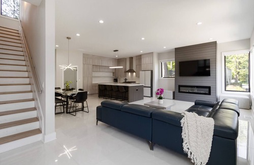 Home Park Casa | Brand-New 3Story Home with Rooftop in Midtown