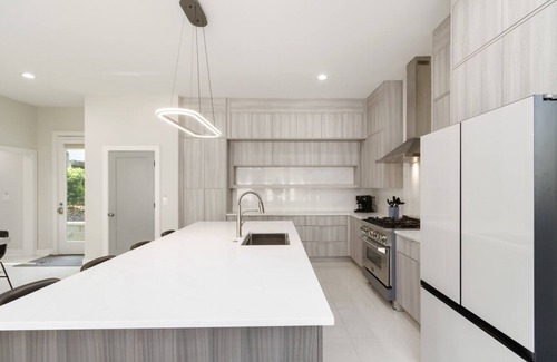 Home Park Casa | Brand-New 3Story Home with Rooftop in Midtown