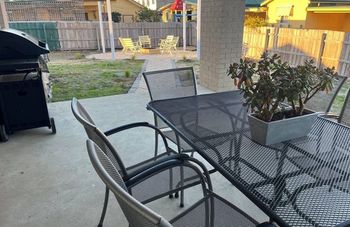 Lakes Entrance Casa | Brand new 4-bedroom house inside of town Lakes Entrance