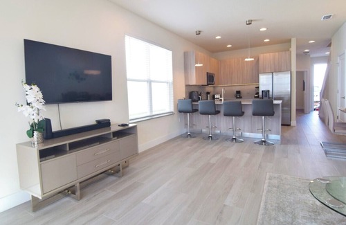 Four Corners Casa | Brand New 4 Bedroom, 3 Bath Townhome, West-Facing Dip Pool, Disney 10 miles!