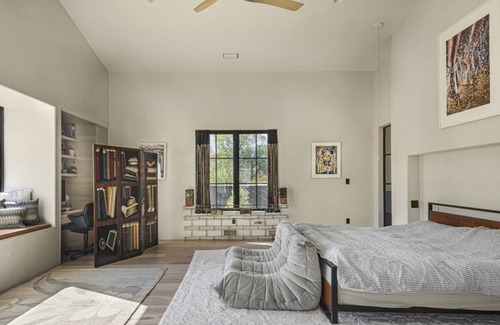 Corrales Otro | Brand new 4-bedroom modern farmhouse with AC, fireplaces, fitness in Corrales