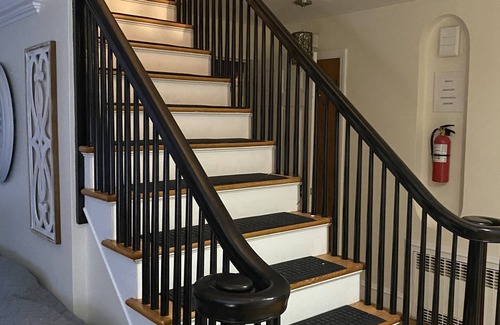 Elmhurst Casa | BRAND NEW 4 beds 2 baths 3 min drive to downtown