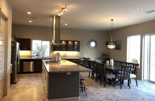 Landau Manor Casa | Nuevo 4bd 3br House a solo 7 minutos del centro de Palm Springs. Lic # 016210.