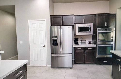 Hesperia Casa | Brand New 4bedroom pool/ spa house with game room and/play ground