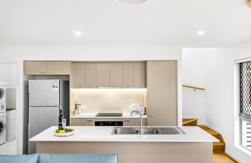 Rochedale Casa | Brand-new 4beds home,Minutes from M1 & Local Shops