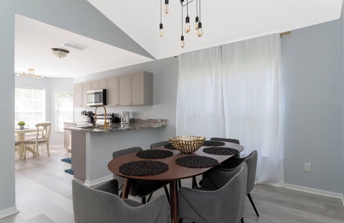 Kissimmee Casa | Brand New 4BR Home w/ Mickey & Frozen Rooms – 10min to Disney!