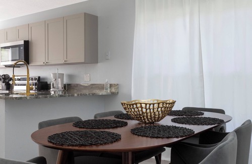 Kissimmee Casa | Brand New 4BR Home w/ Mickey & Frozen Rooms – 10min to Disney!