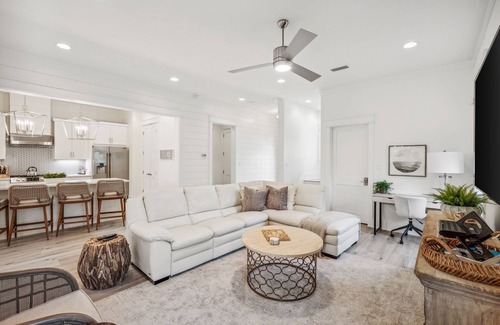 Treetop Casa | BRAND NEW! 5/4.5 SLEEPS 16! 30A! Close to Pool, Firepit