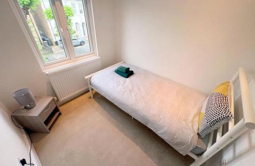 Croham Casa | BRAND NEW 5-bedroom House - 25min to London