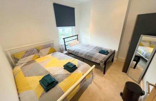 Croham Casa | BRAND NEW 5-bedroom House - 25min to London