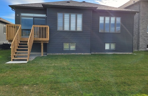 Wasaga Beach Casa | Brand new 5 BR bungalow, 15 minutes to the beach, ski hills, casino, hiking!