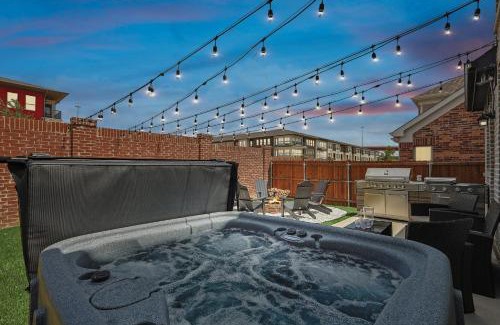 Irving Casa | Brand New 5BD 4BA Luxury Vacation Home w Hot Tub