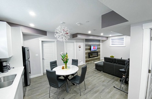 Beaumont Apartamento | Brand New Adorable -1 Bdr suite- private entrance-10 min airport/Self checking