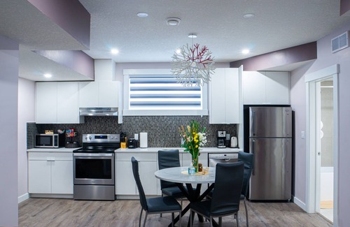 Beaumont Apartamento | Brand New Adorable -1 Bdr suite- private entrance-10 min airport/Self checking