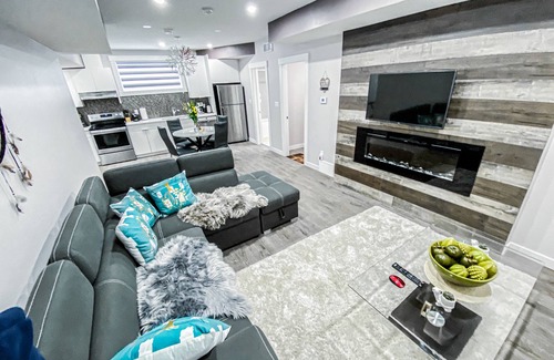Beaumont Apartamento | Brand New Adorable -1 Bdr suite- private entrance-10 min airport/Self checking