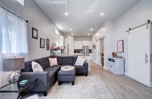 Austin Hills Casa | Brand New Adorable Arboretum bungalow