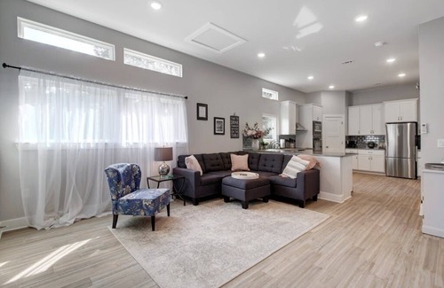 Austin Hills Casa | Brand New Adorable Arboretum bungalow