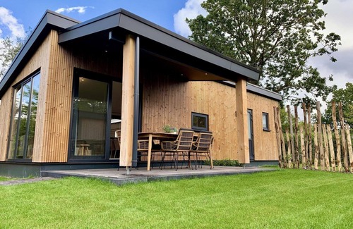 Sint Maartensvlotbrug Casa | Brand new and luxurious chalet with cosy veranda. Spacious and modern for 5 persons.