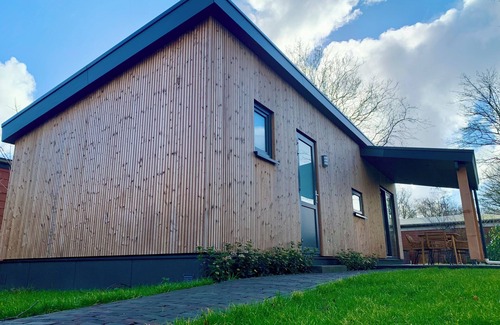 Sint Maartensvlotbrug Casa | Brand new and luxurious chalet with cosy veranda. Spacious and modern for 5 persons.