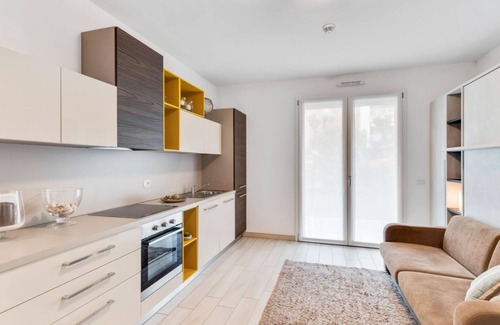 Cernobbio Apartamento | Monolocale con Giardino, AC e Garage Privato!